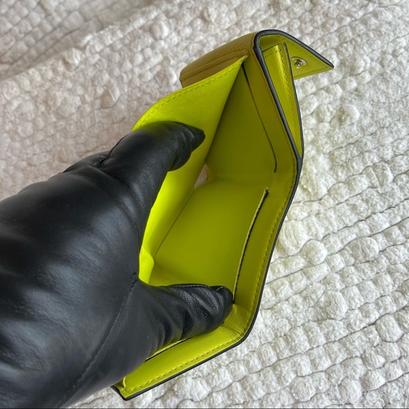 2019 Louis Vuitton Jaune Taigarama Discovery Mini Trifold Wallet - Picture 10 of 16